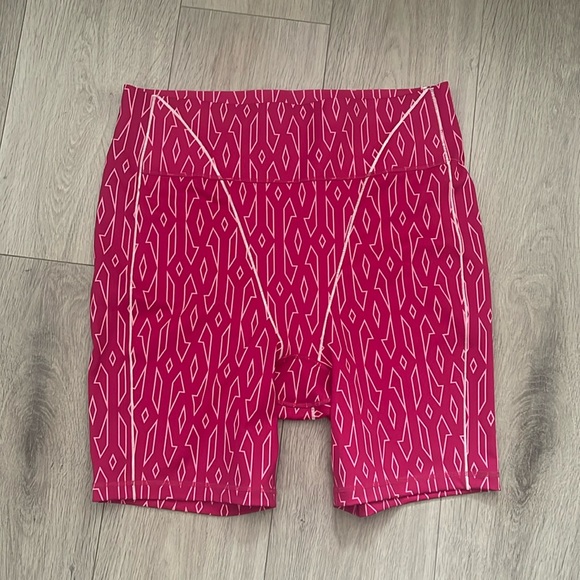 IVY PARK | Adidas pink monogram shorts - Picture 4 of 7